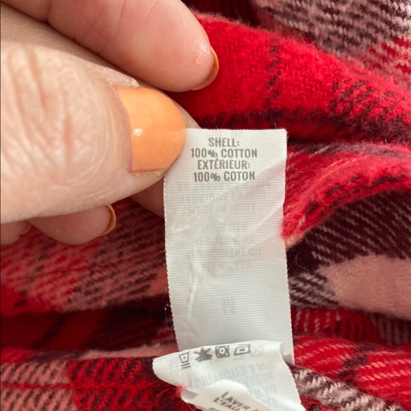 Aerie Oversized Red Flannel Button Down size Medium Red Plaid Button-Up Shirt - Picture 7 of 7